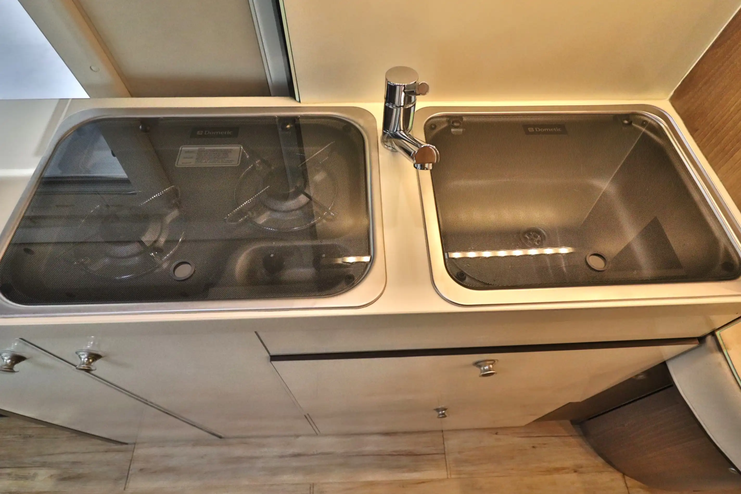 GLOBE-TRAVELER Sunliner